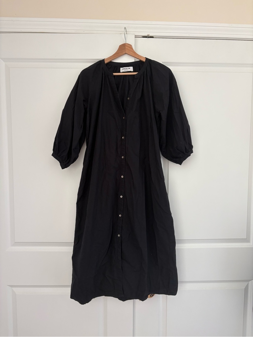 Minimalist Black Button-Down Midi Poplin Dress with Puff Sleeves